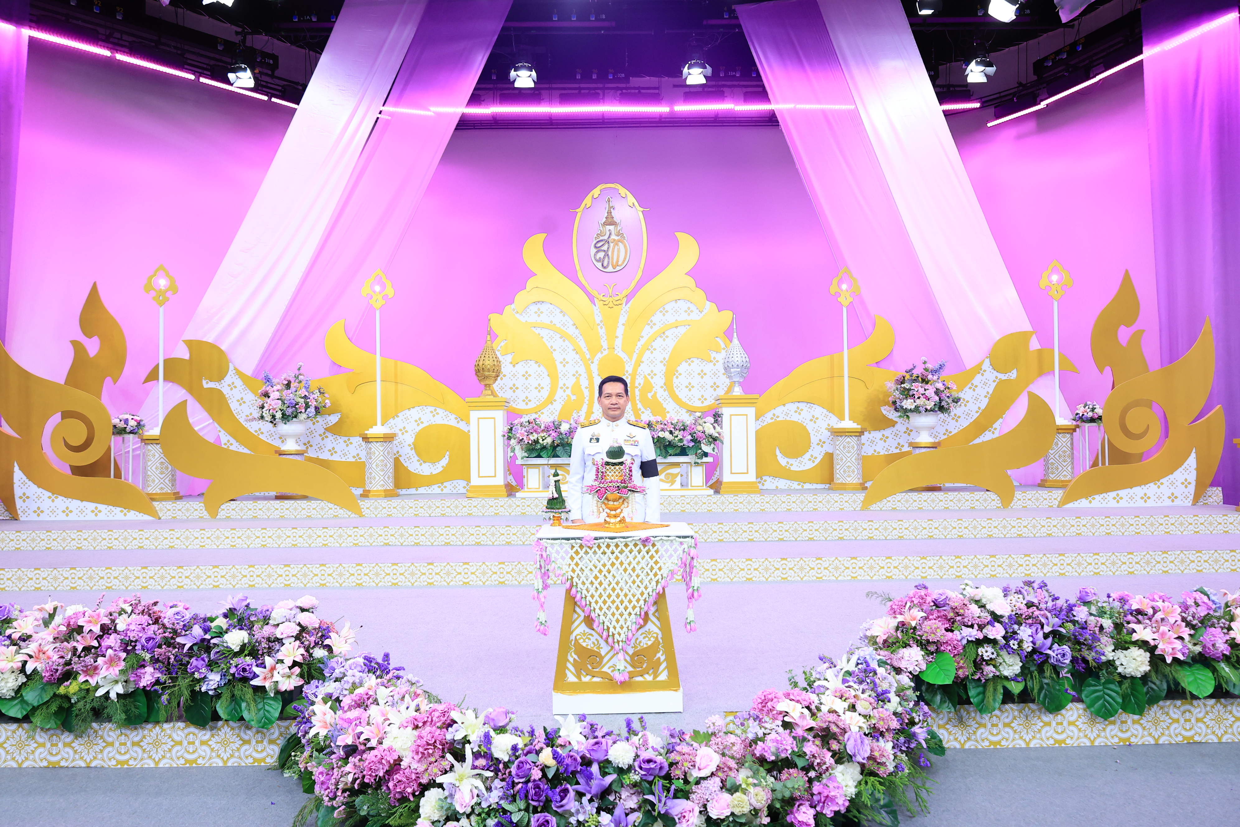 title - คณะผู้บริหาร ส.ป.ก. บันทึกเทปถวายพระพรชัยมงคล สมเด็จพระนางเจ้าสุทิดา พัชรสุธาพิมลลักษณ พระบรมราชินี เนื่องในโอกาสวันเฉลิมพระชนมพรรษา 48 พรรษา